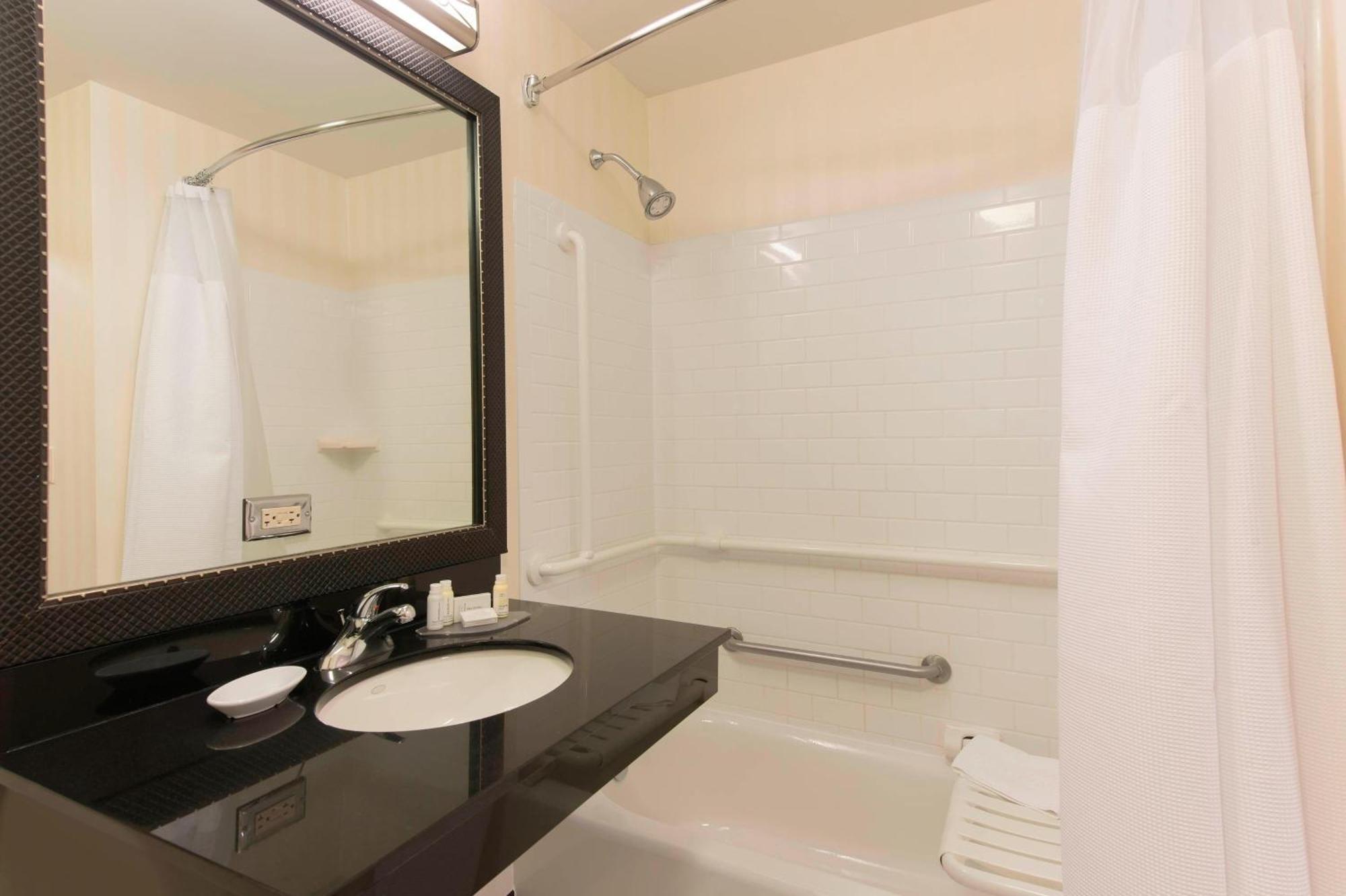 Hotel Fairfield & By Marriott Downtown 3*